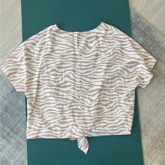 Anne Klein Animal Print Top Linen Blend Knot Front Blouse Size XL NWOT Tan White - Picture 2 of 8